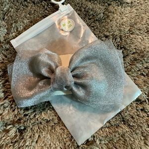 🆕 6 Hair Bow Clips on style 🆕